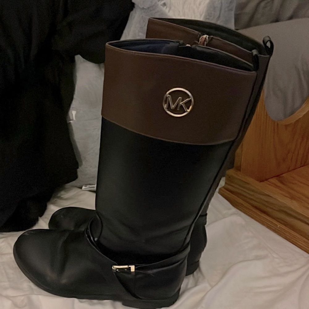 Michael Kors Emma two tone leather riding boots w/buckle/belt black sz 5
